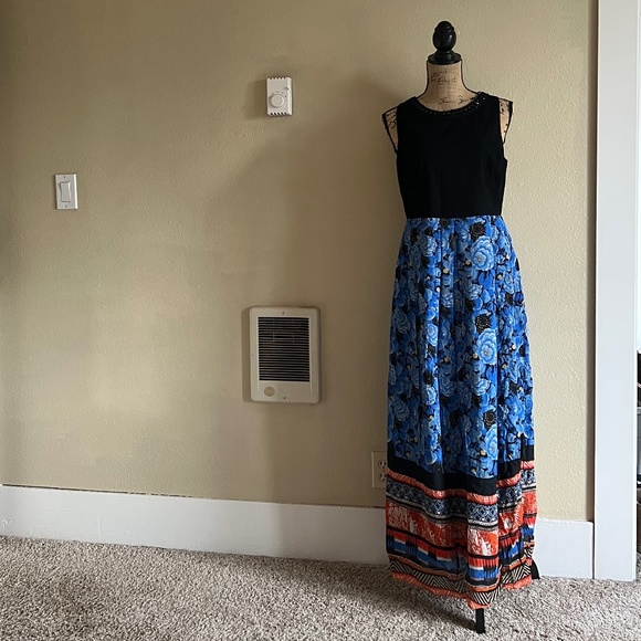 ATSU Dress with beaded neckline - Picture 1 of 5